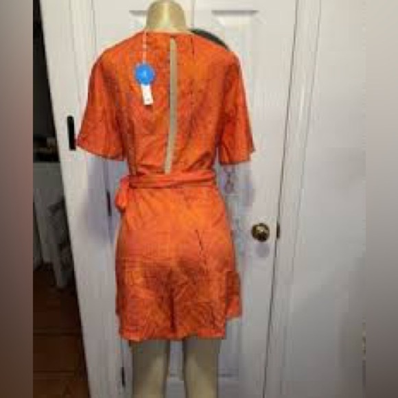 NWT, CUPSHE V-Neck, Open-BACK, Waisted Romper w/Skort, Adorable, Size Medium - Picture 8 of 9